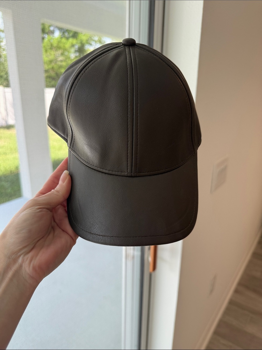 Abercrombie & Fitch Dark Brown Faux-Leather Baseball Cap like New excellent con